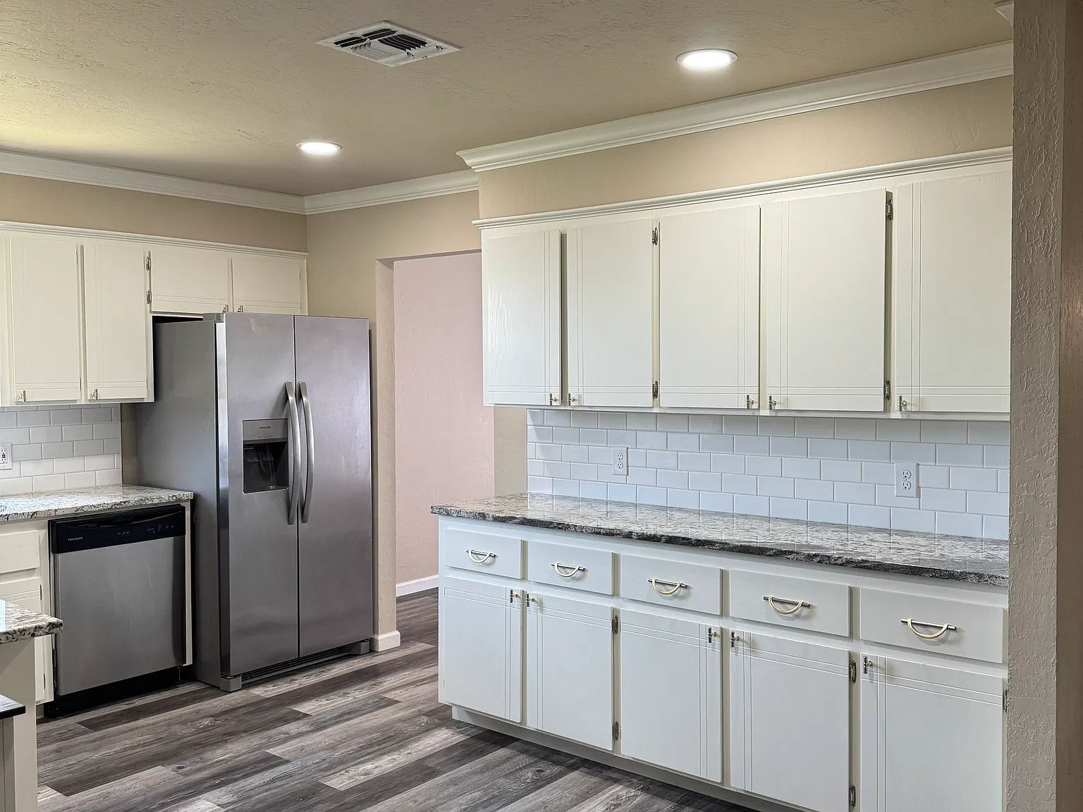 4 bed, 2200 sqft, $2,300 — Photo 4