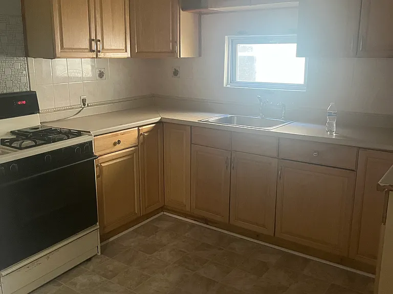 626-628 E 26th St #3 — Photo 7