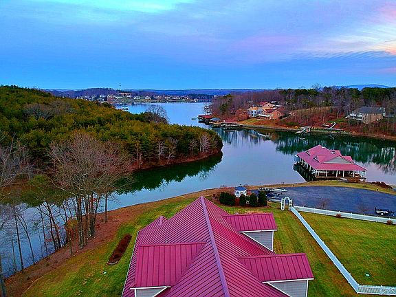 5th image of 374 Emerald Bay Dr