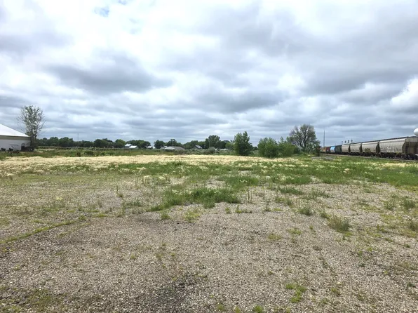 109 SE 3rd Ave, Miller, SD 57362