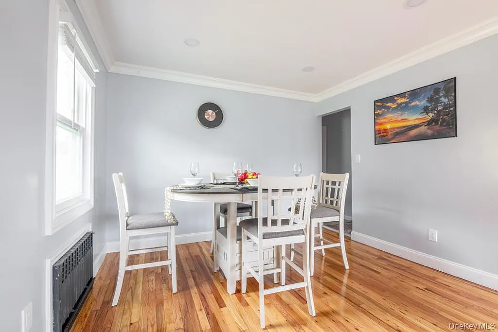 3 bed, 1.5 bath, 1200 sqft, $3,600 — Photo 2