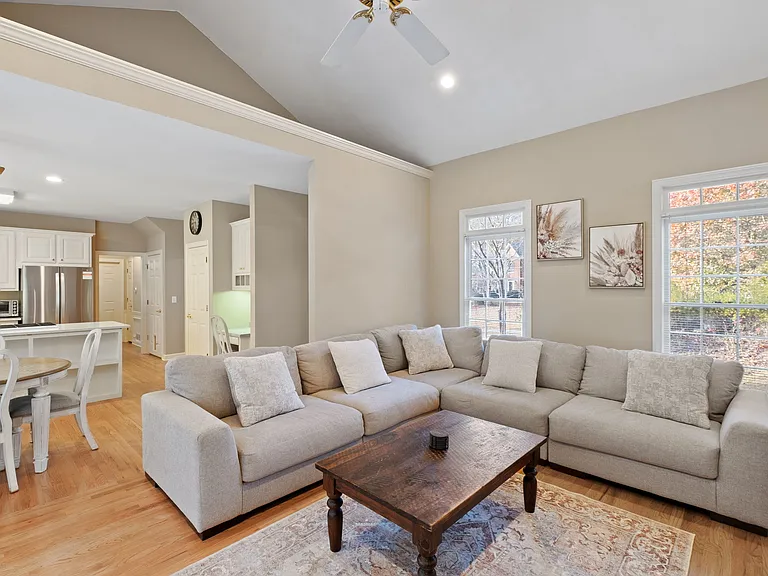 2293 Camden Dr SW — Photo 16