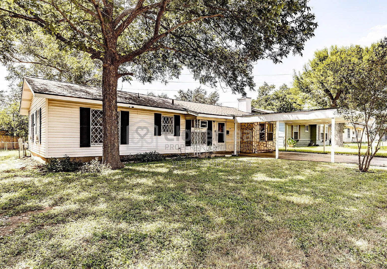 3 bed, 1.0 bath, 1594 sqft, $1,597 — Photo 1