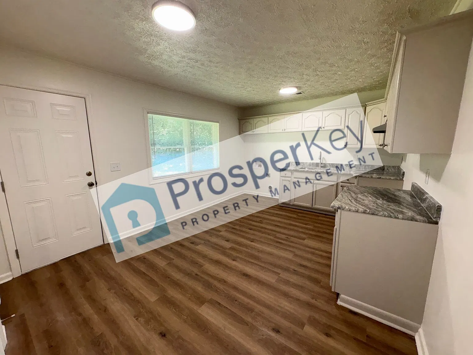 962 Farwell Dr — Photo 4