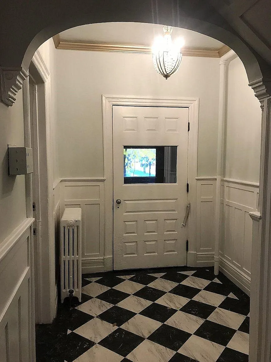 Studio, $900 — Photo 2