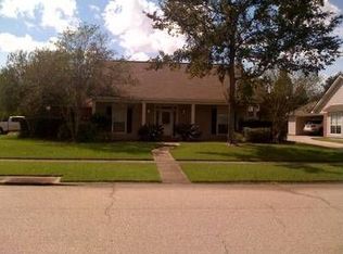 5798 Round Forest Dr, Baton Rouge, LA 70817
