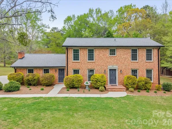 207 Williamsburg Ln, Wadesboro, NC 28170