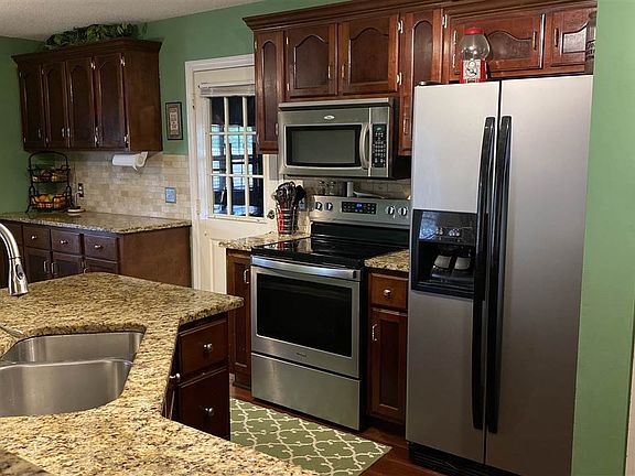 5th image of 105 Molland Dr