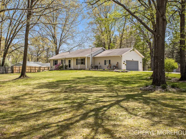 5101 Oarie Dr, Shelbyville, MI 49344