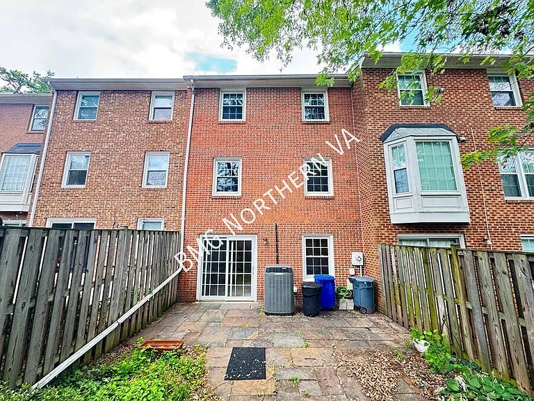 566 Windover Ave NW — Photo 26