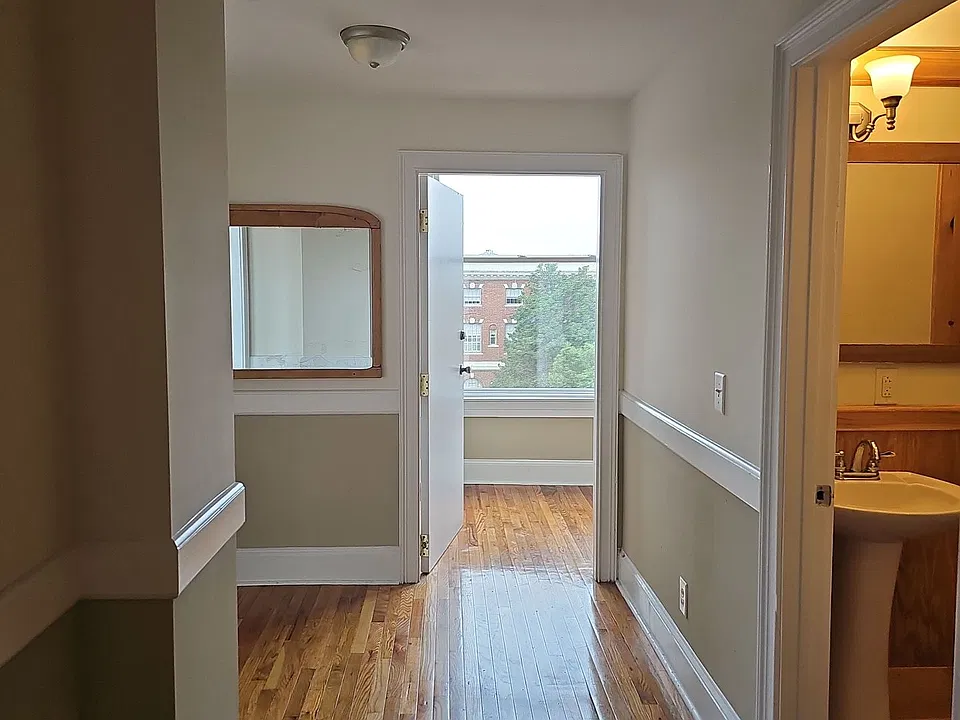 220 College Ave #4N2