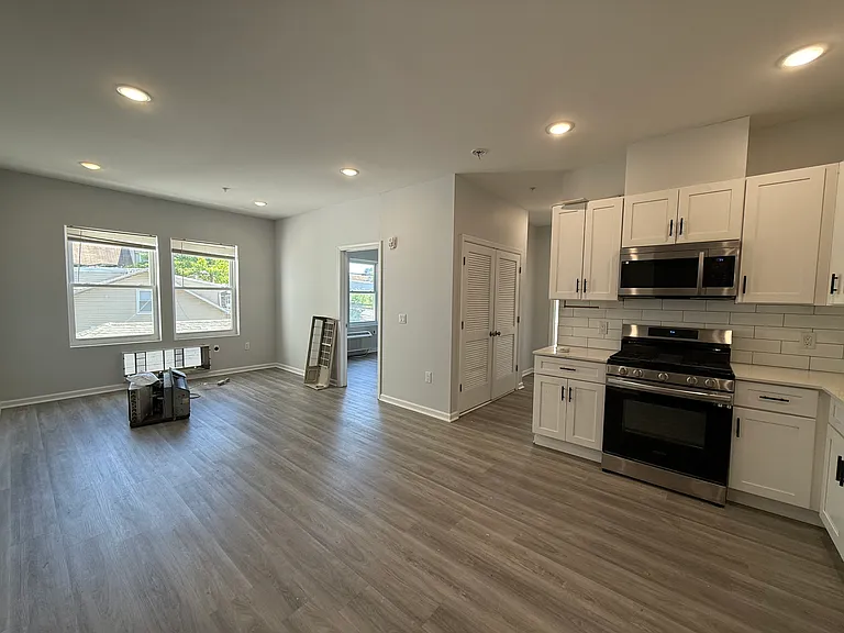 207 Redwood Ave #202 — Photo 14