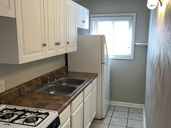 4th image of 10 Indian Springs Dr APT D