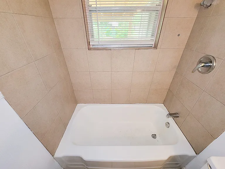 409 N Parrish St — Photo 20