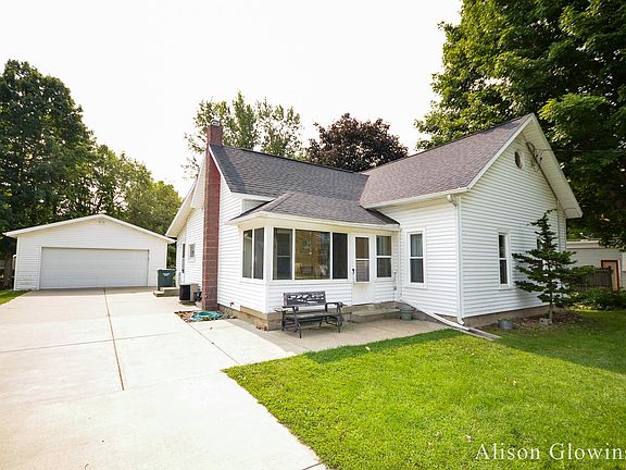 3rd image of 1490 Amelia St
