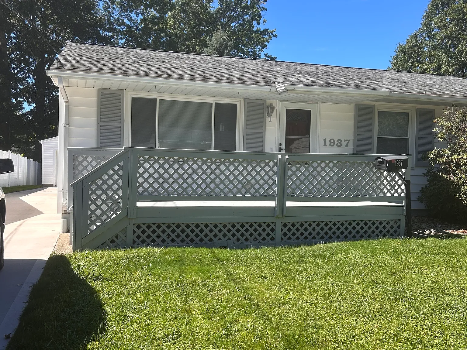 3 bed, 1.5 bath, 1040 sqft, $1,500 — Photo 1