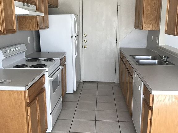 4th image of 909A McDaniel Cir