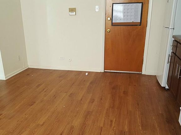 2nd image of 4756 N Maplewood Ave APT 203V