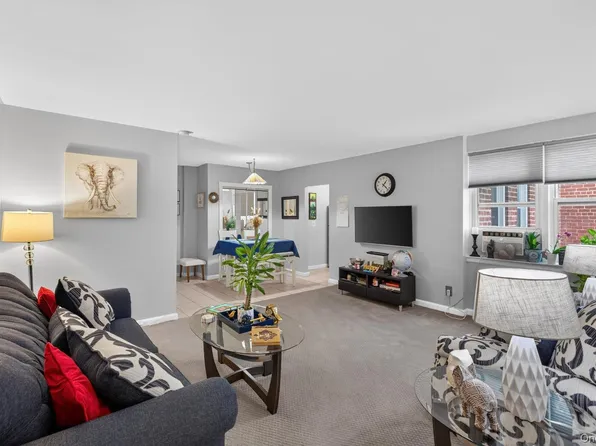 36 Cathedral Avenue #4F, Hempstead, NY 11550
