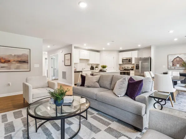 11 Horse Path Dr, Charlottesville, VA 22902