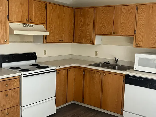 1642 W Harding Ave — Photo 3