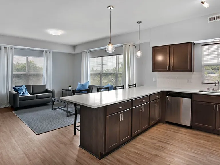 Grand and Finn Apartments — Photo 19