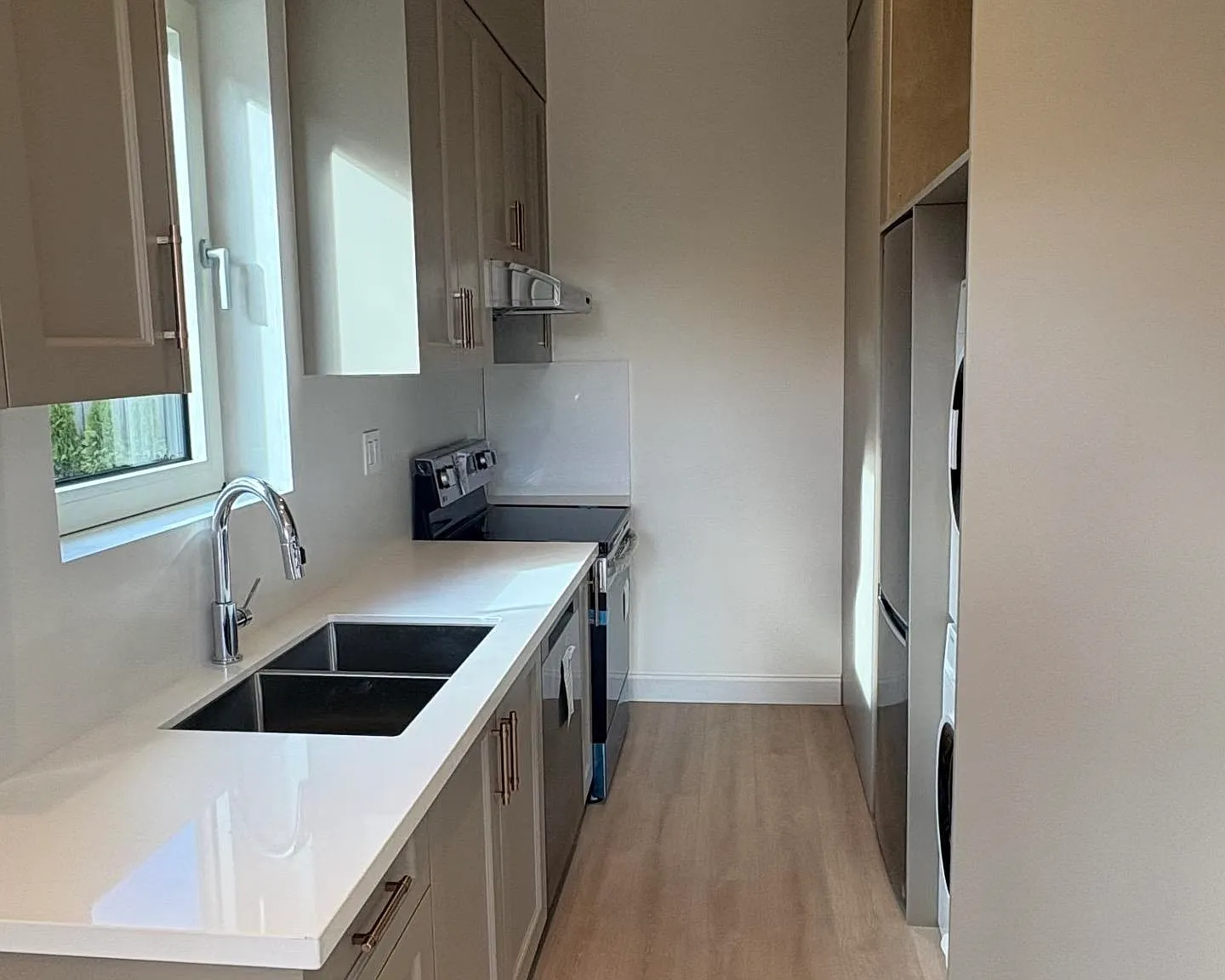 2 bed, 650 sqft, $3,200 — Photo 1