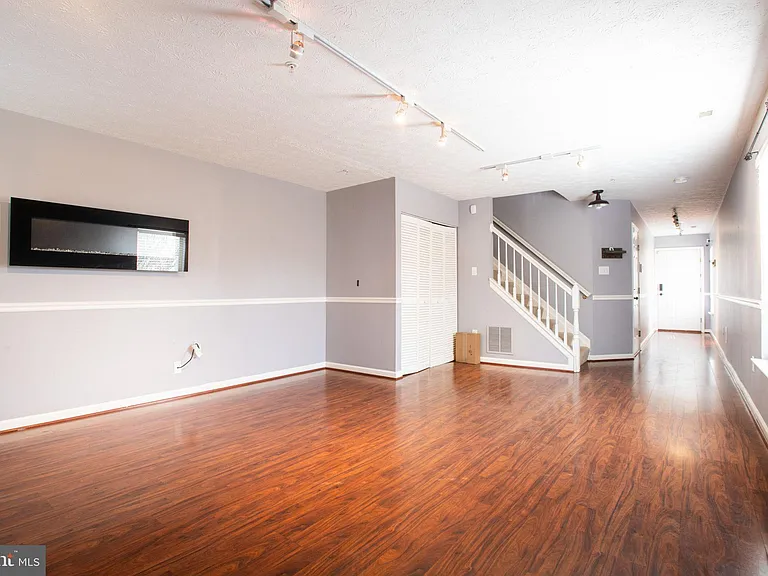 200 Toddson Ln — Photo 5