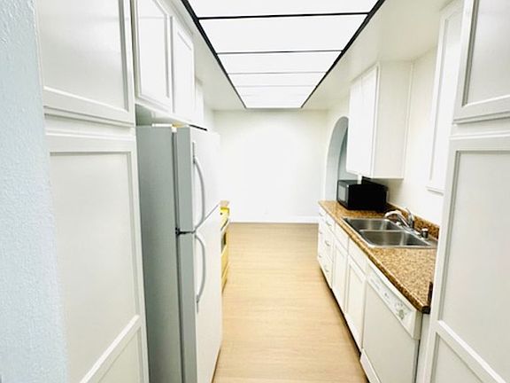 4th image of 350 Paseo De Playa Unit 210
