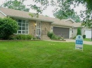 885 Hiawatha Dr, Elgin, IL 60120