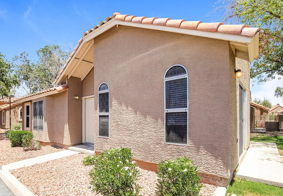 7040 W Olive Ave #20