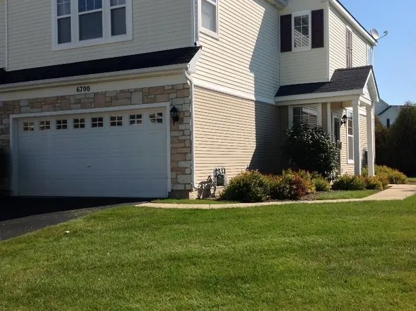 6700 Slate Dr, Carpentersville, IL 60110