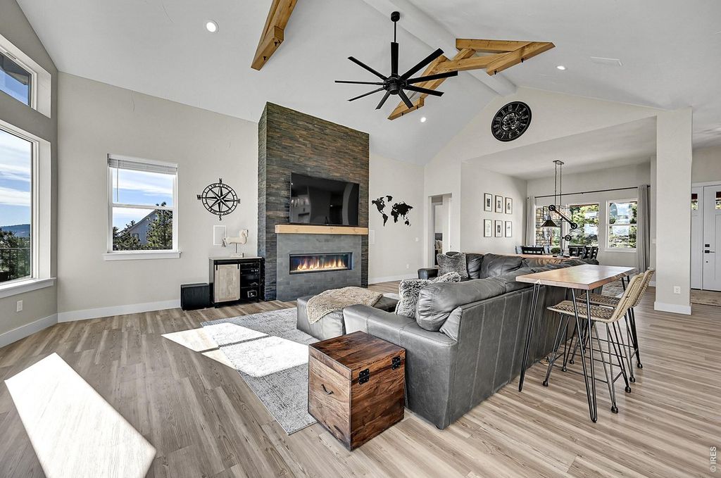 4163 Rainbow View Ln