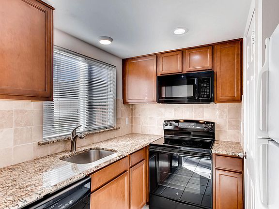 Updated Kitchen w/ Pantry