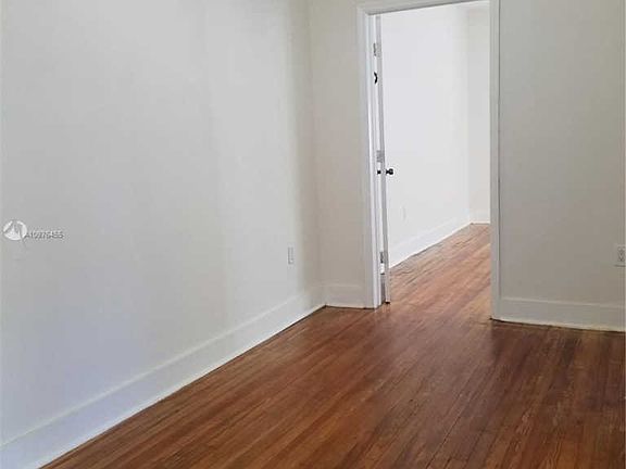 5th image of 229 NE 32nd St APT 4