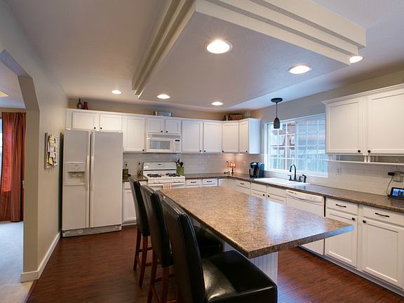 3rd image of 11914 216th Avenue Ct E