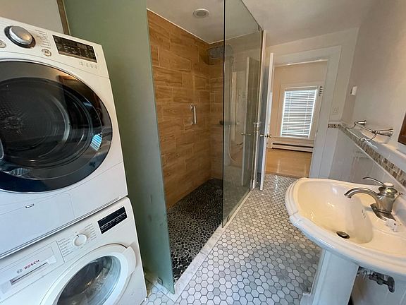 5th image of 1308 N Astor St #3