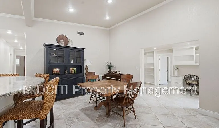 156 Trelawney St — Photo 17