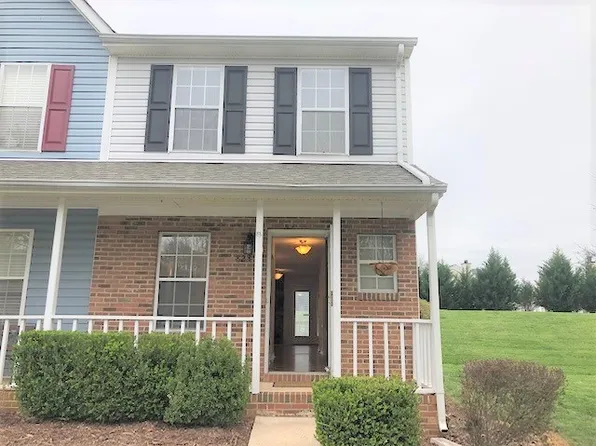 8235 Circle Tree Ln, Charlotte, NC 28277