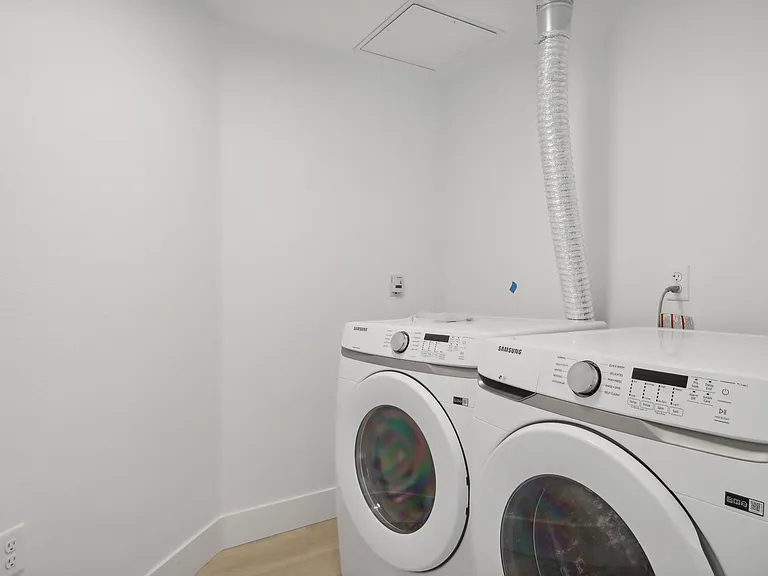 Begonia Place Luxury Apartments — Photo 18
