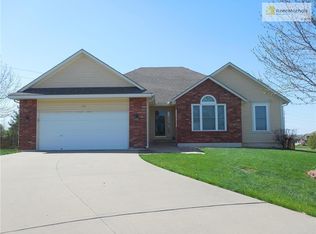 1116 Camelot Dr, Raymore, MO 64083