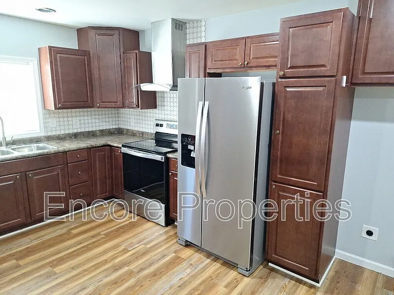 119 S 7th Ave — Photo 4