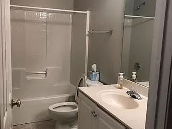 5th image of 2119 Priory Ct