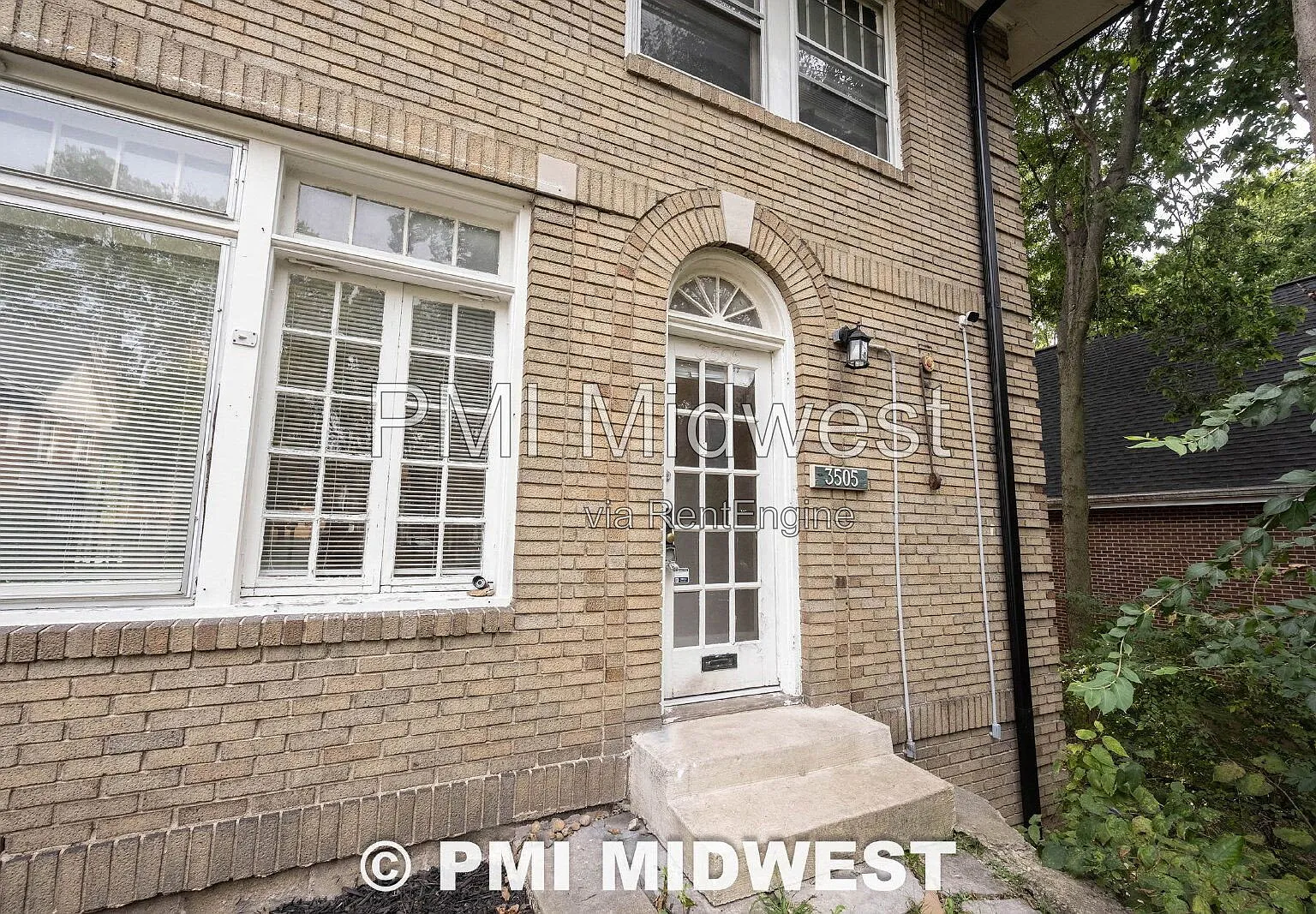 4 bed, 1.5 bath, 1150 sqft, $1,300 — Photo 2