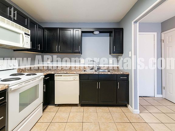4th image of 2 Meredith Ct #D
