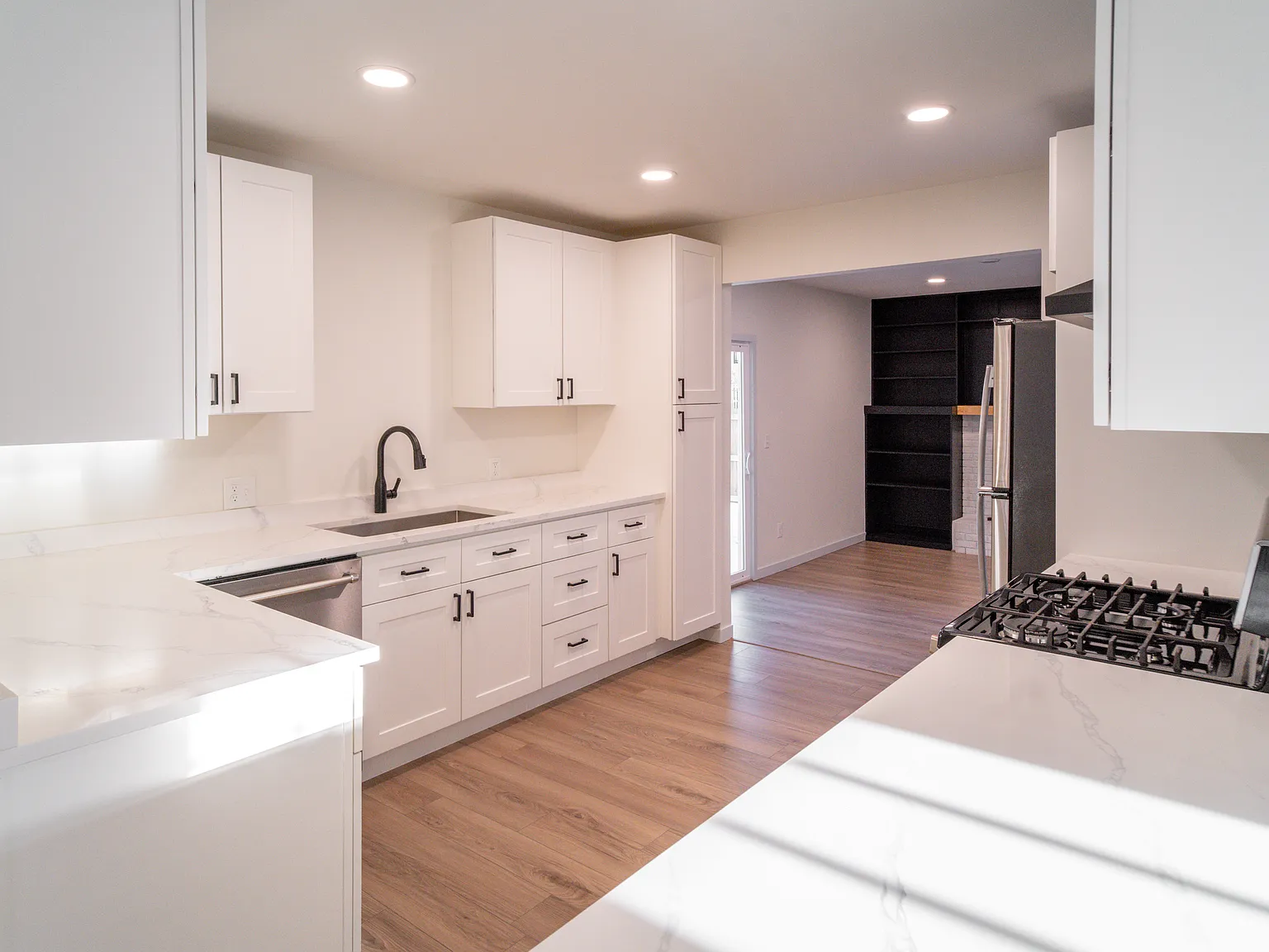 6 bed, 2800 sqft, $4,000 — Photo 2