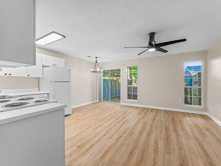 648 Virginia Oak Ct — Photo 13