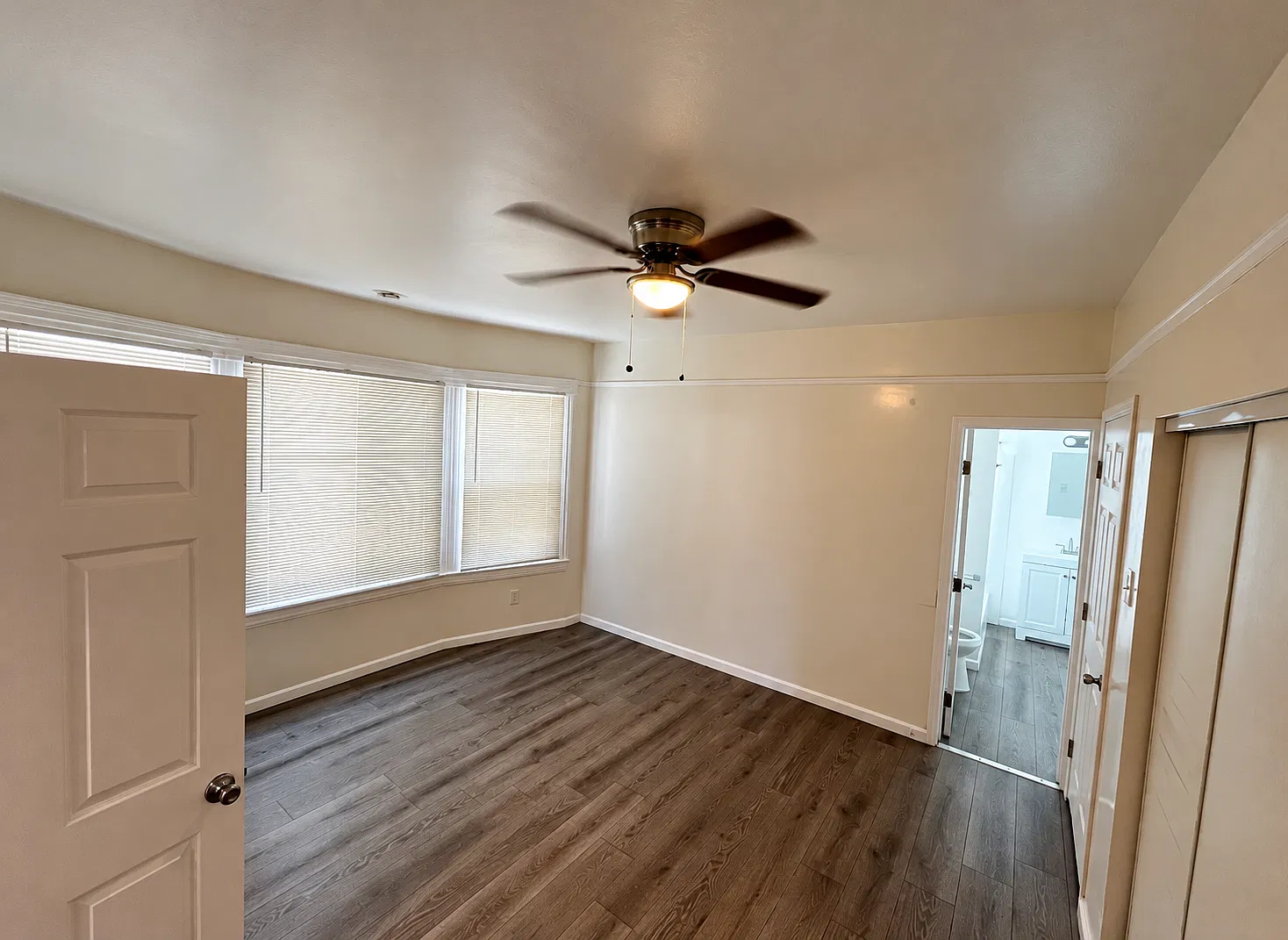 1 bed, $1,300 — Photo 2