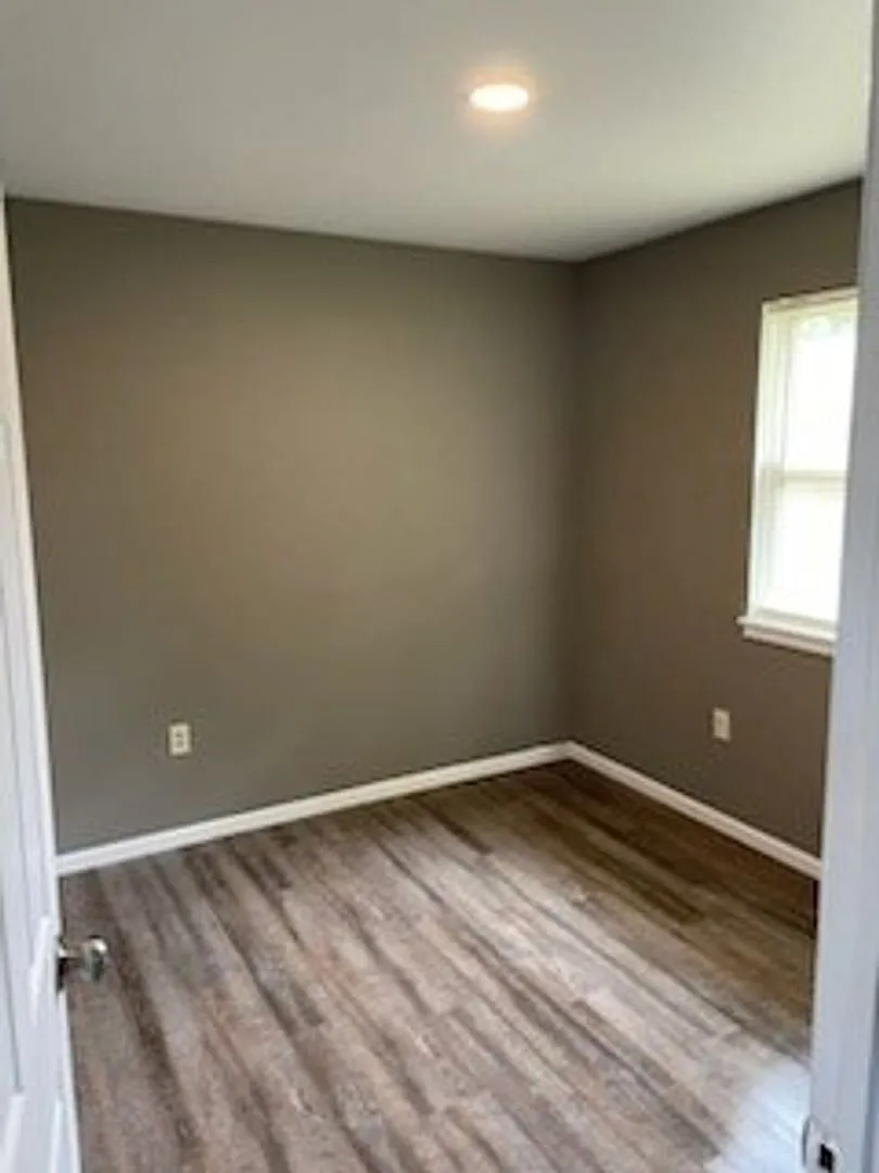 Minutes from Stockton Lake | Updated 1BR | Flexible Lease | Pets Welcome | $700/mo — Photo 4