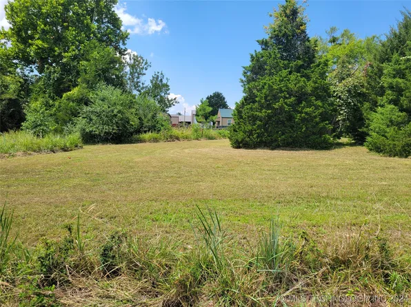 N Erie St, Canadian, OK 74425